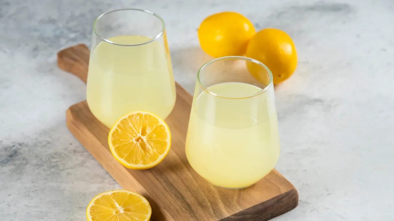 Manuka Honey Lemonade Spritz